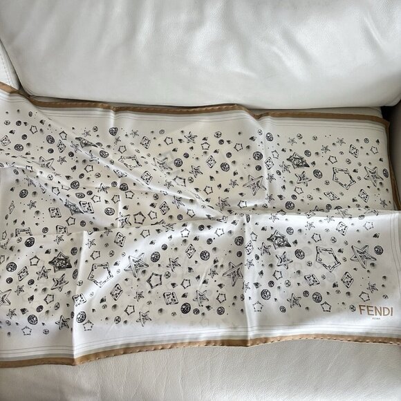 NWT Fendi Scarf 100% Silk Stars Beige Planets 100% Authentic 90 cm 90 cm - Picture 2 of 9